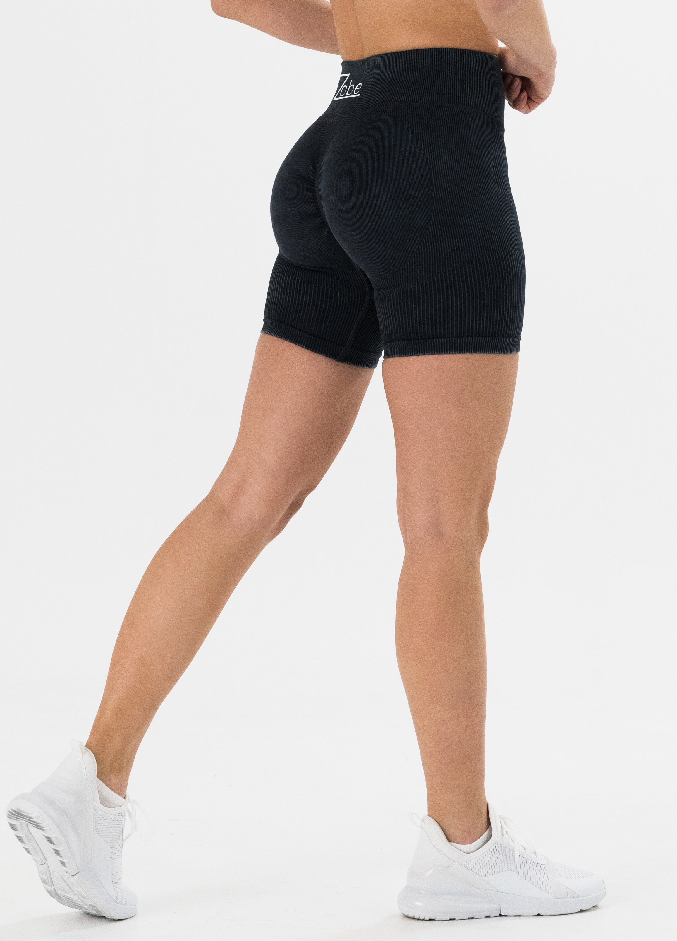 Prime Scrunch Short in Schwarz