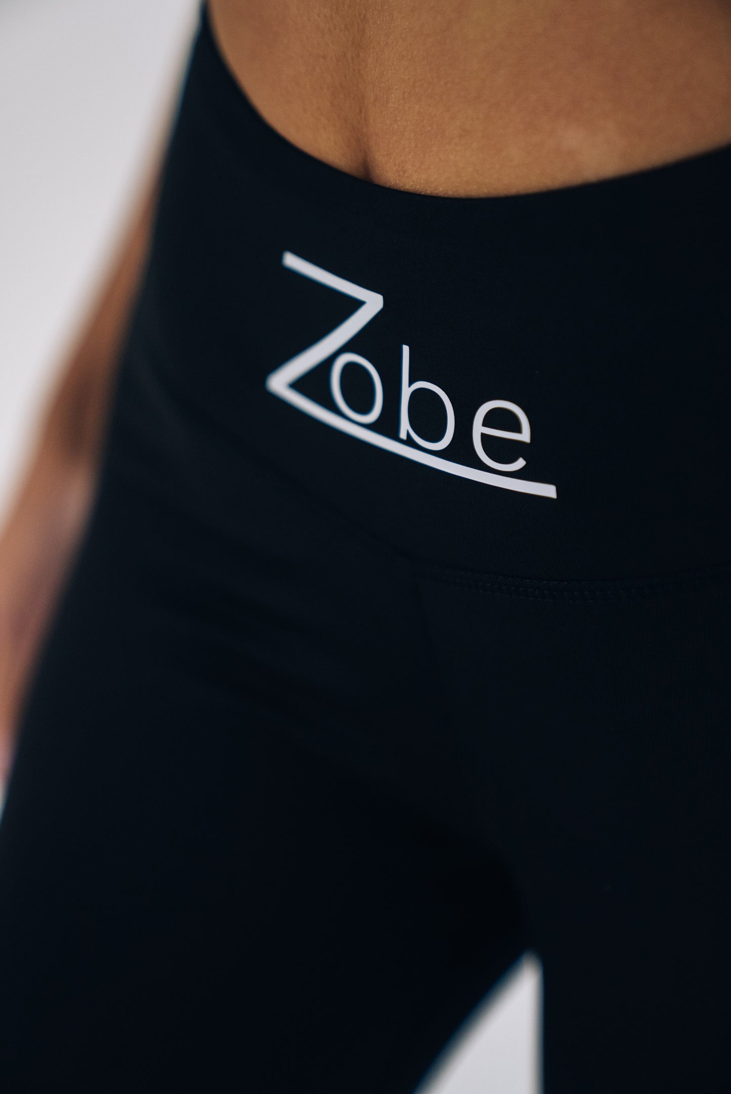 Backlace Scrunch Leggings in Schwarz
