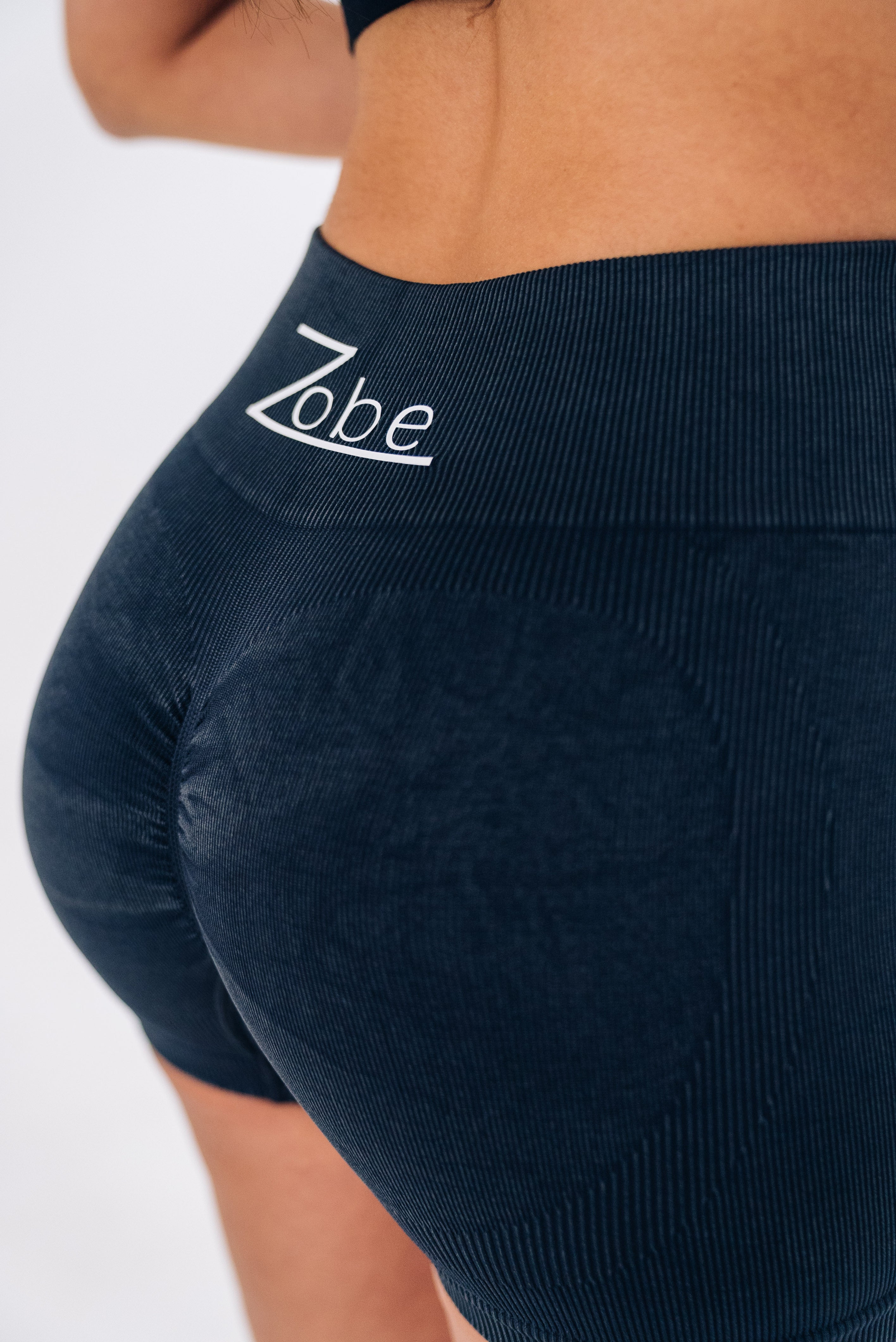 Scrunch Short in Schwarz