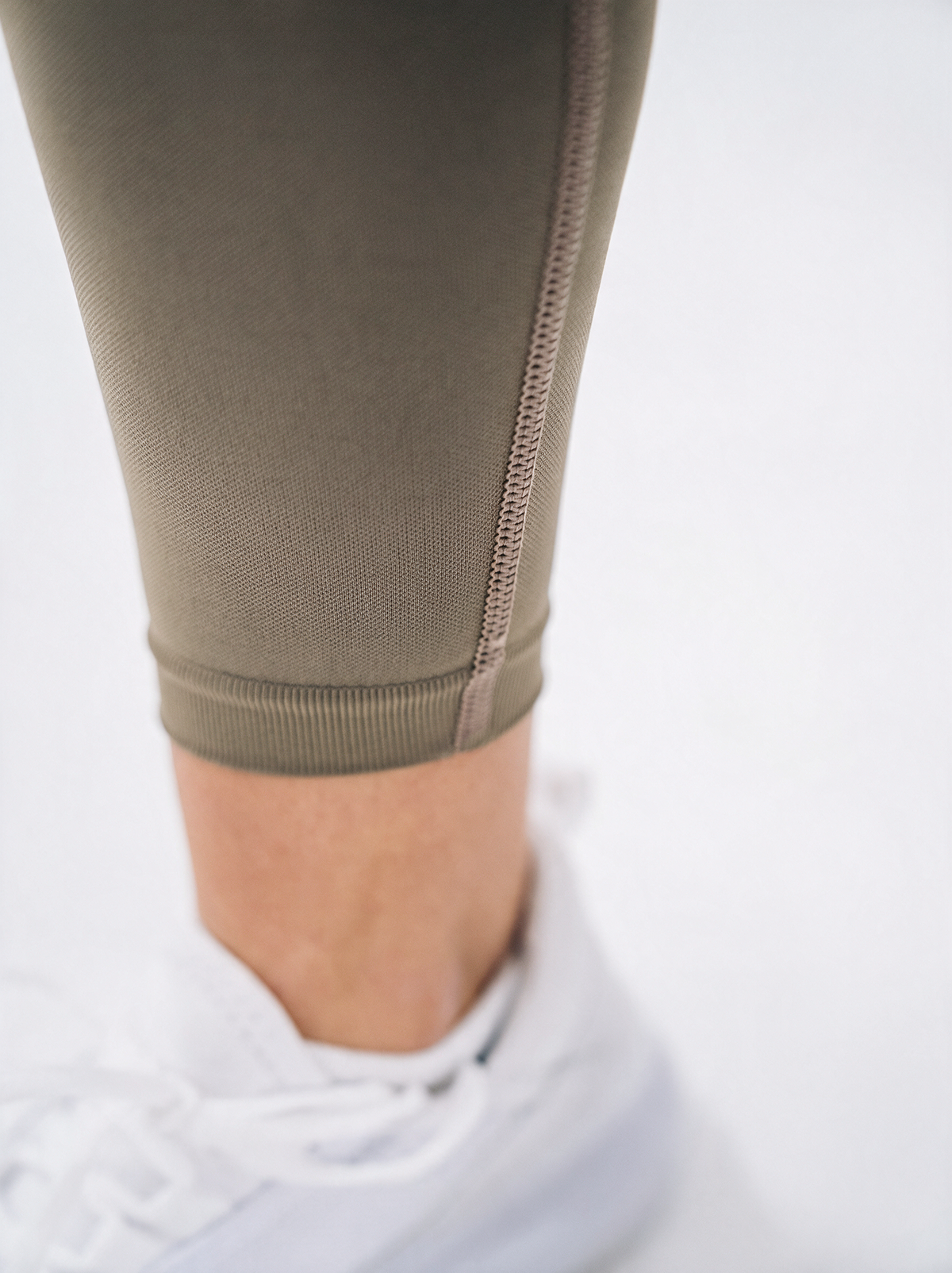 Scrunch Leggings in Taupe