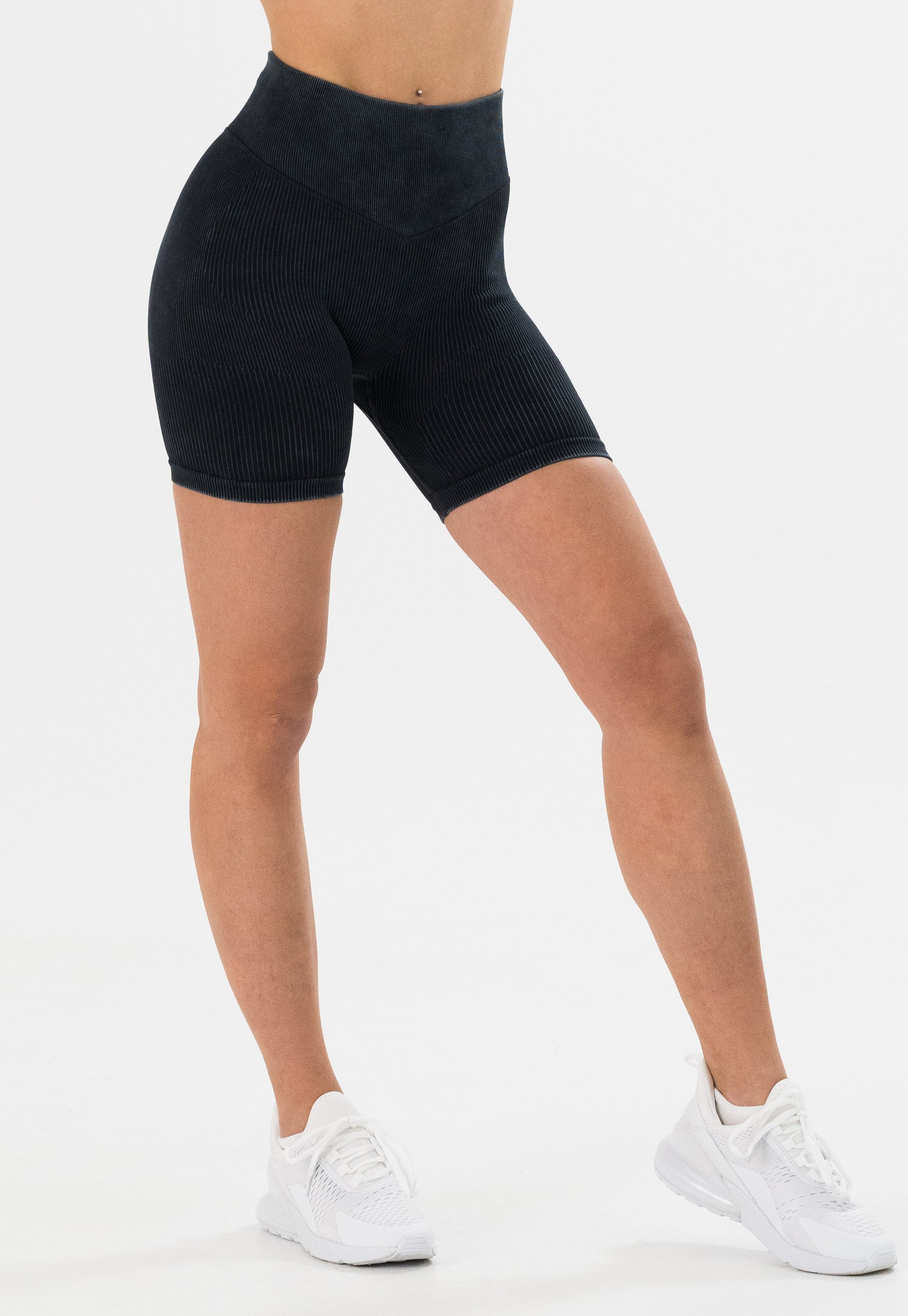 Prime Scrunch Short in Schwarz