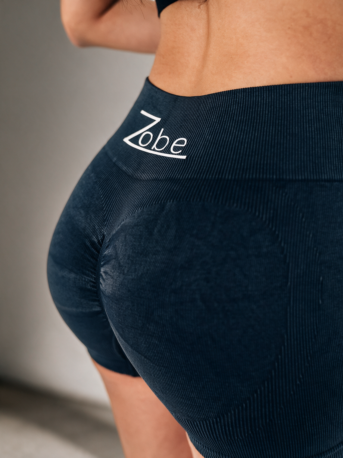 Scrunch Short in Schwarz