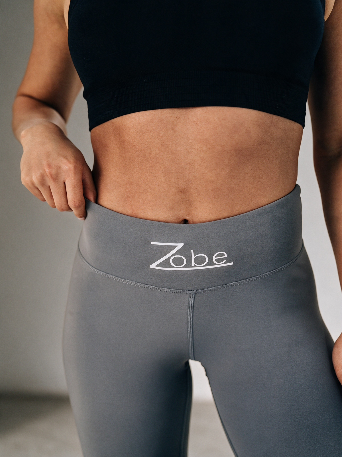 Backlace Scrunch Leggings in Grau
