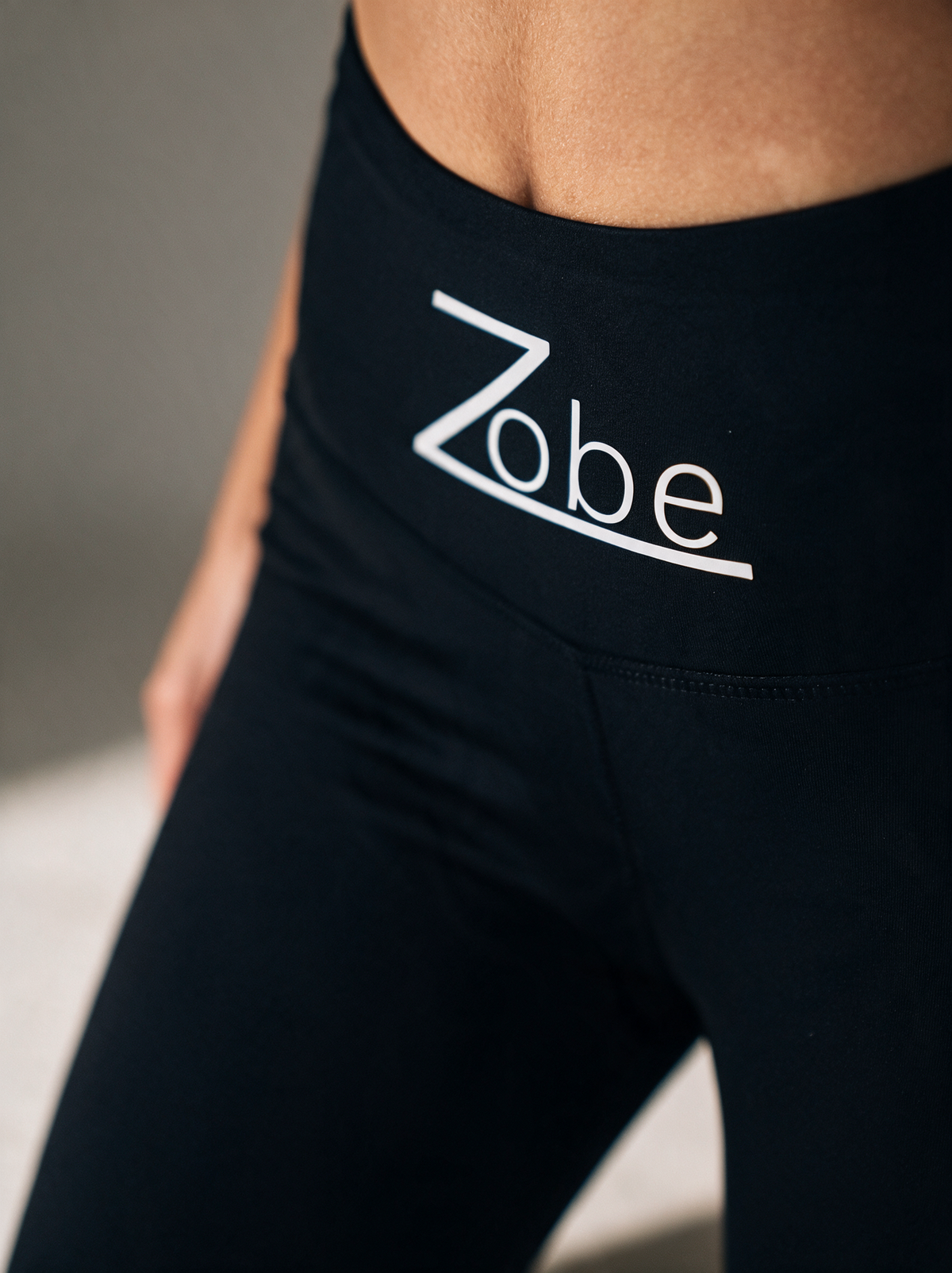 Backlace Scrunch Leggings in Schwarz